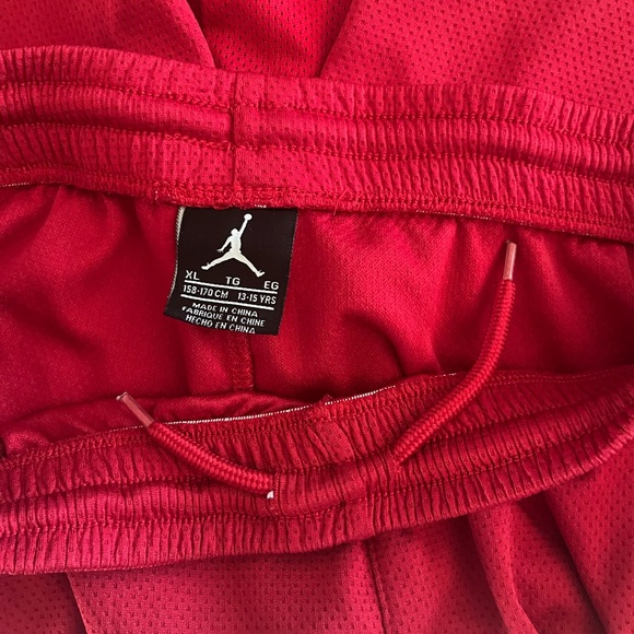Nike Jordan Dri-FIT Sport Youth XL (13-15 Year Old)Mesh Shorts in Gym Red/Black - Picture 2 of 3